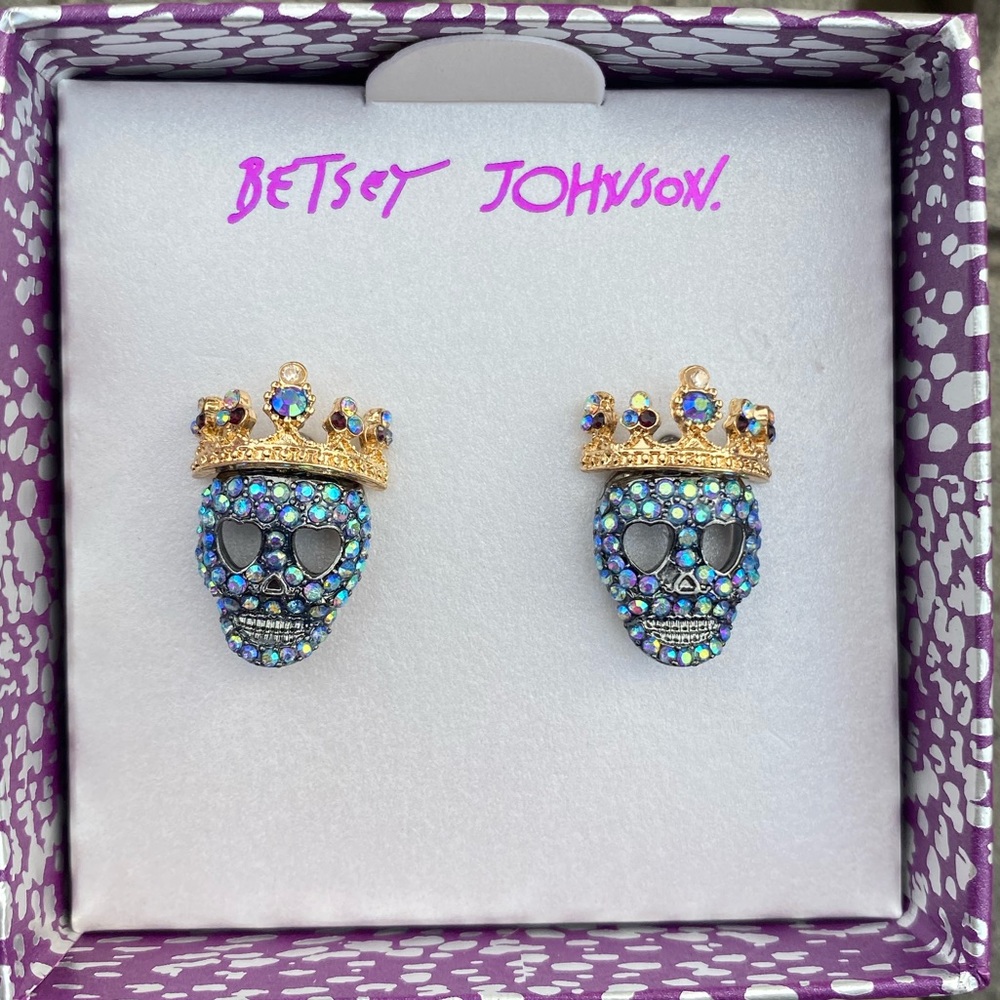 New  Betsey Johnson Skull Stud Earrings - Picture 6 of 10